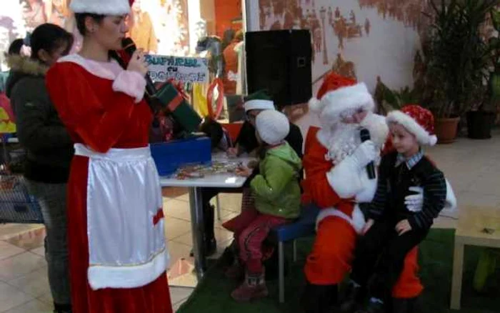 Autorităţile judeţene vor ca toţi copiii din teritoriu să primească un cadou de Crăciun