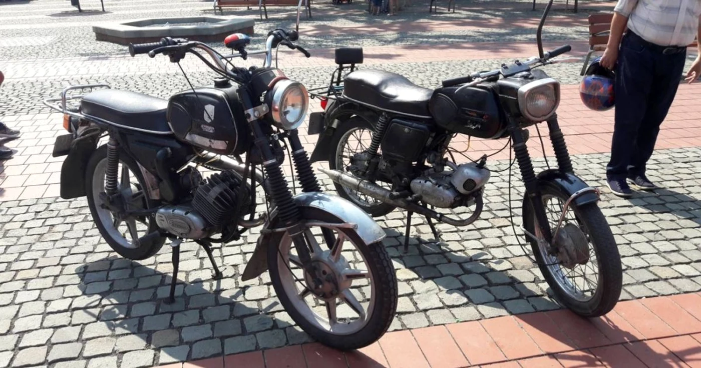 retroparada Fabricat in Romania FOTO Both