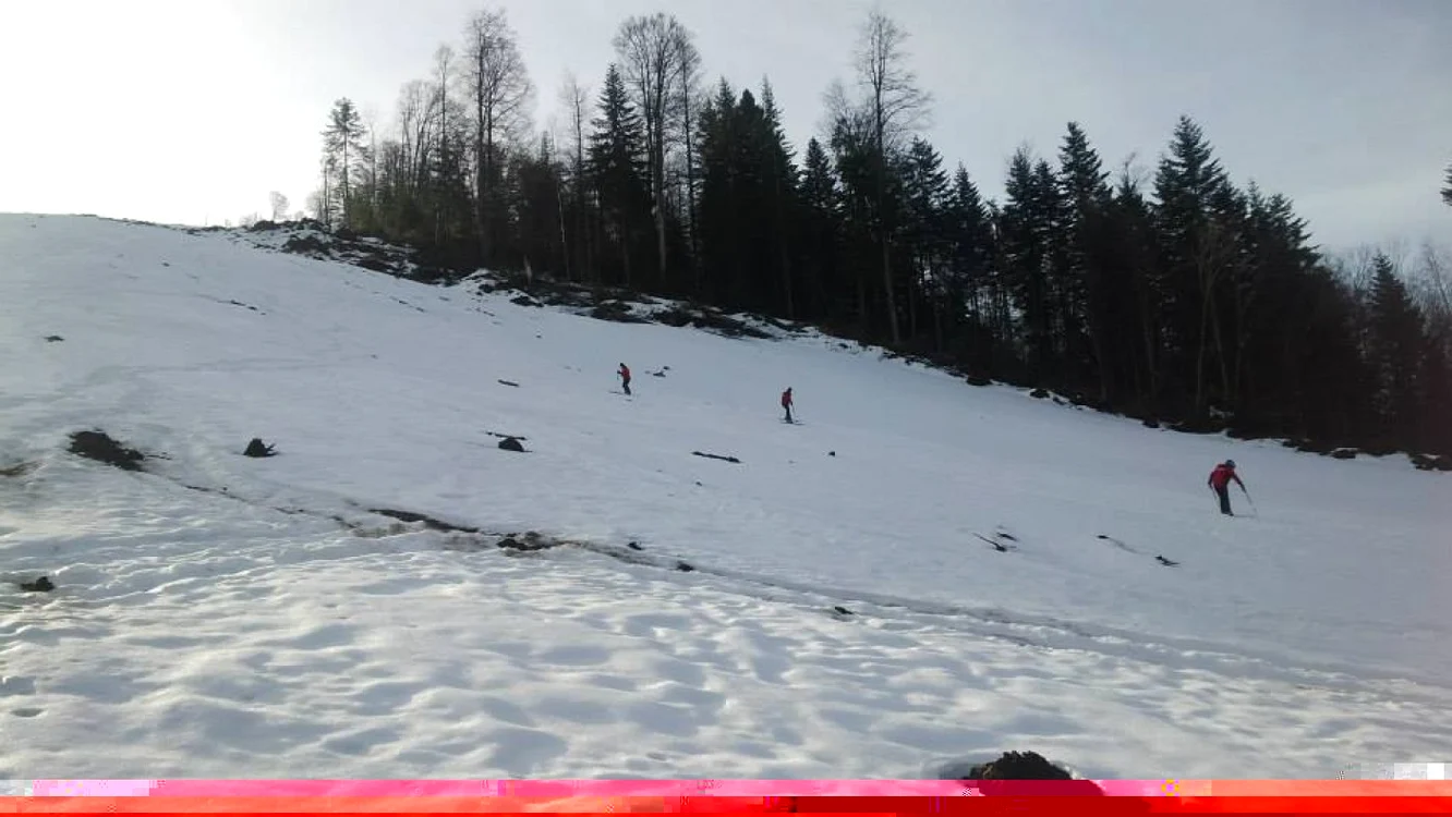 Sfatul Salvamont Argeş pentru cei care îşi vor petrece sejurul în zona
montană argeşeană, este să nu încerce să urce pe traseele închise