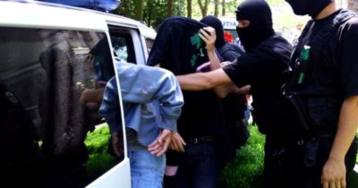 Şase violatori au fost arestaţi şi deferiţi justiţiei