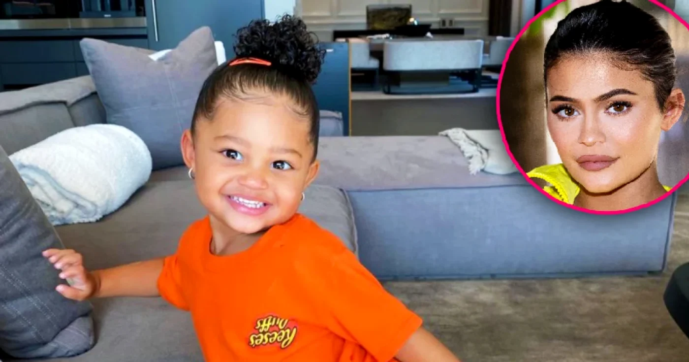 Stormi are doar patru anișori, dar poartă haine de mii de dolari 