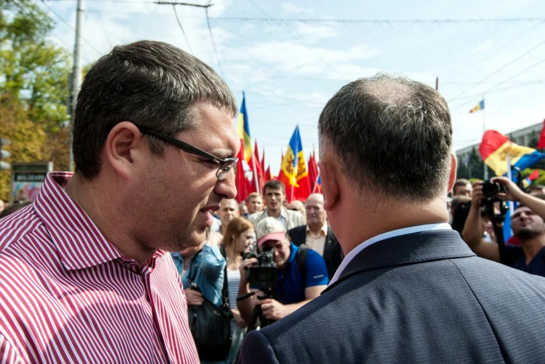 Renato Usatîi a venit să protesteze în Chişinău şi refuză să achite datoriile primăriei pe care o conduce. FOTO Alexandru Tarlev