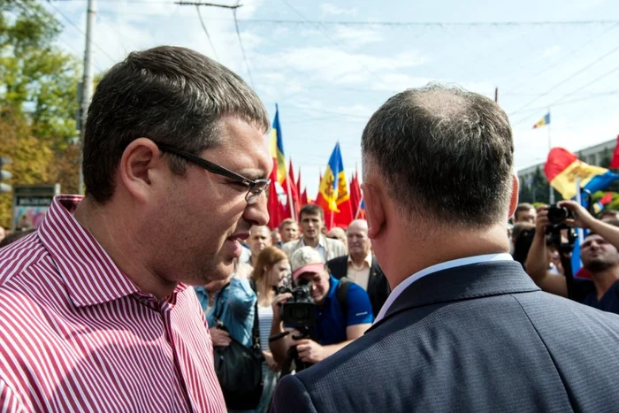 Renato Usatîi a venit să protesteze în Chişinău şi refuză să achite datoriile primăriei pe care o conduce. FOTO Alexandru Tarlev