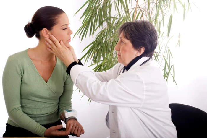 Amigdalita care persistă mai mult de şase luni se poate trata chirurgical.www.clicksanatate.ro