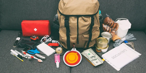 Rucsac supravietuire cutremur shutterstock