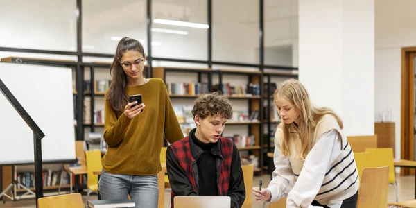 Studenti  Foto Freepik com jpg