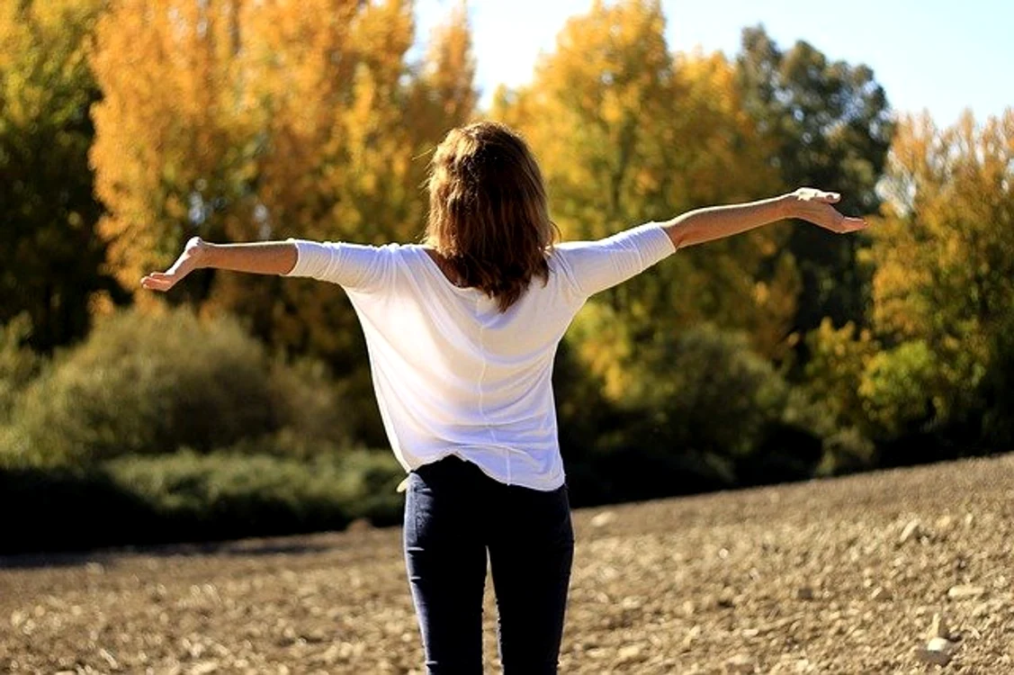 Probabil că mulţi dintre prietenii cei mai apropiaţi îţi vor da sfaturi despre cum să îl uiţi pe cel pe care îl iubeai la un moment datFoto: pixabay.com
