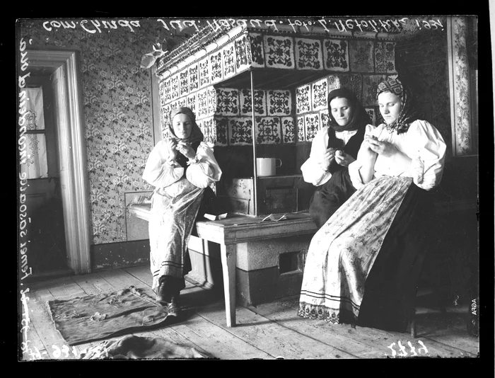 Tarance incondeind oua de Luise Netoliczka - Muzeul Etnografic al Transilvaniei