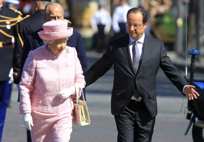 Francois Hollande regina Elisabeta a II-a FOTO Reuters