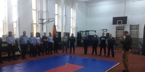 Antrenamentul poliţiştilor vâlceni cu trupele speciale Foto Adevărul