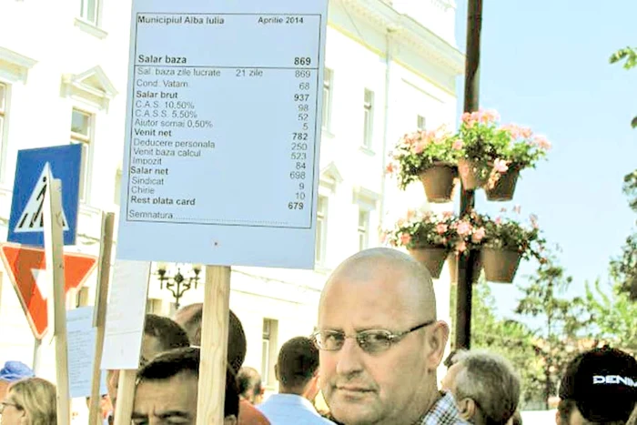 
    Poliţiştii au dovedit  cu fluturaşii că au  salarii de mizerie  