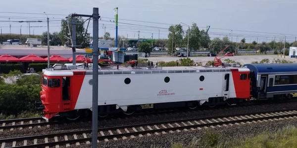tren cfr calatori oprit jpg