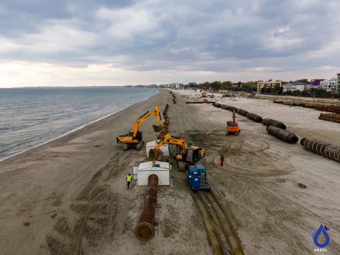 
    Plaja dintre Mamaia și Năvodari s-a lărgit deja cu 50 de metri și până în 2023 va fi lărgită cu 150 de metriFoto: replicaonline.ro  
