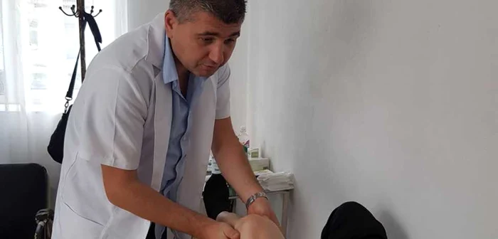 Medicul ortoped Bogdan Niculescu i-a consultat pe localnicii din Padeş