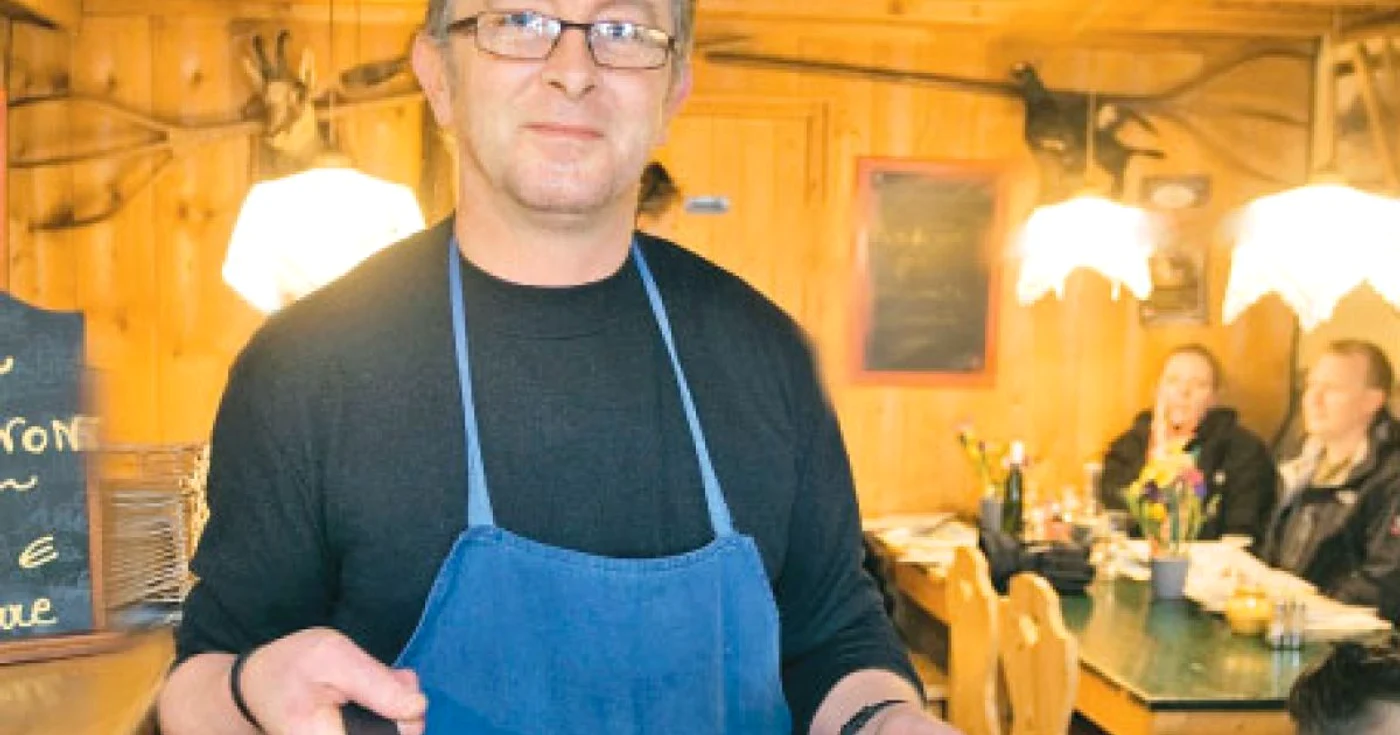 Mâncarea sănătoasă  şi atmosfera conspirativă atrag sute de clienţi  în restaurantele  underground 