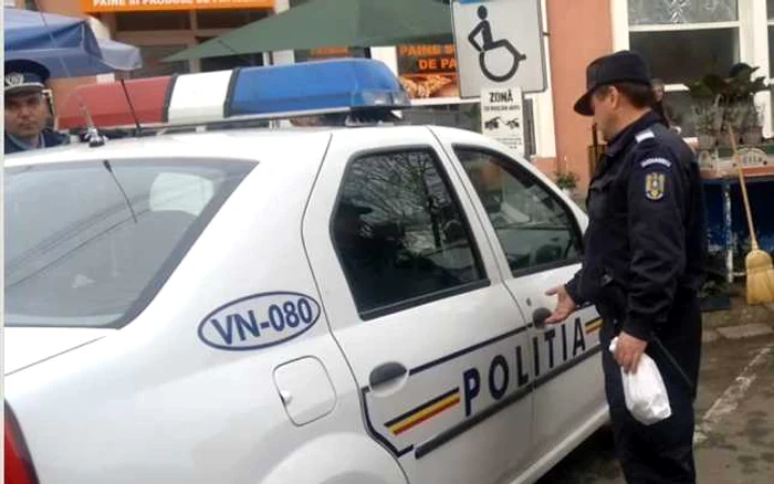 Poliţiştii au ocupat locul de parcare al persoanelor cu handicap