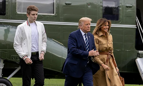 Barron Trump âmpreună cu părinții săi/ FOTO: Getty Images