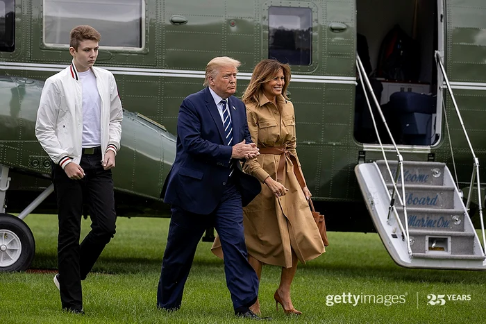 Barron Trump, împreună cu părinții săi. FOTO Getty Images