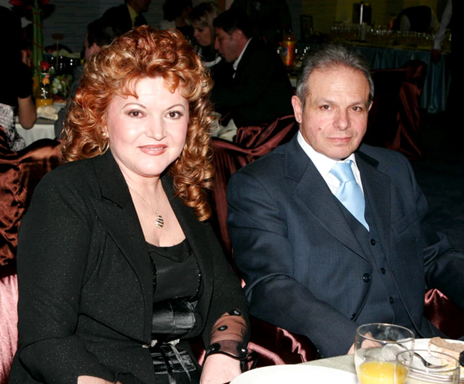 Maria Cârneci, alături de Rose Maria, nepoțica cea mare, acum în vârstă de cinci ani