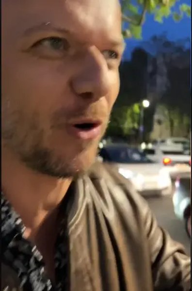 Turist italian șocat de mașinile scumpe din București: „Sunt mai multe BMW-uri decât în Germania” VIDEO