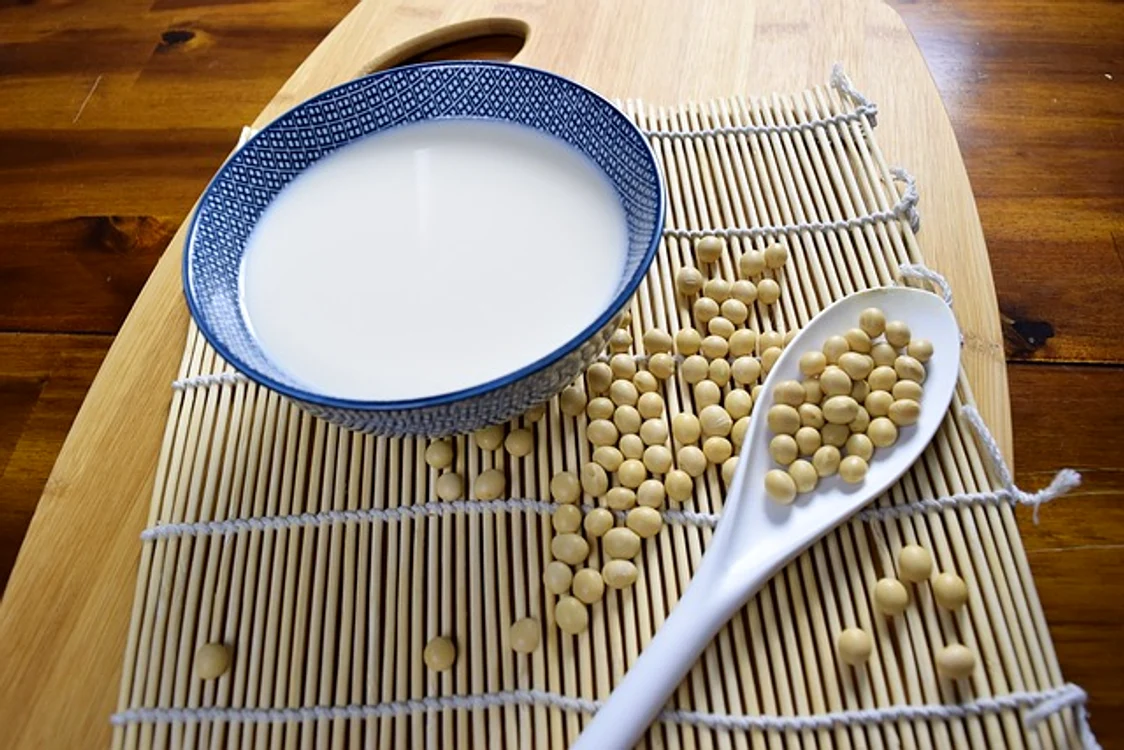 Laptele de soia, o alternativă bună pentru vegetarieni sau pentru cei cu intoleranță la lactozăfoto: pixabay.com