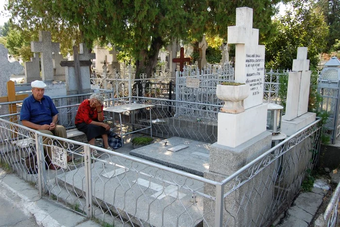 La cimitir