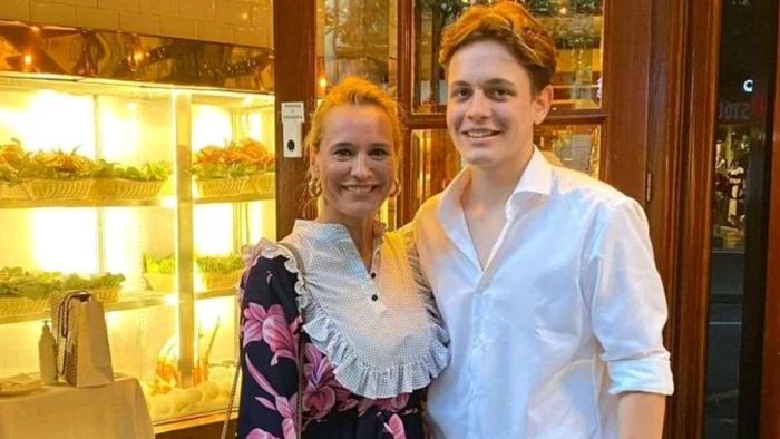 Andreea Esca și fiul ei, Aris Eram