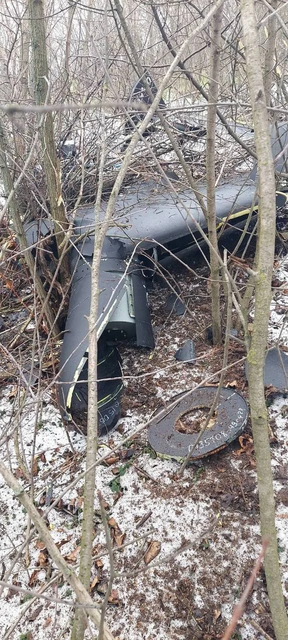 O dronă s-a prăbușit în grădina unei case din Republica Moldova