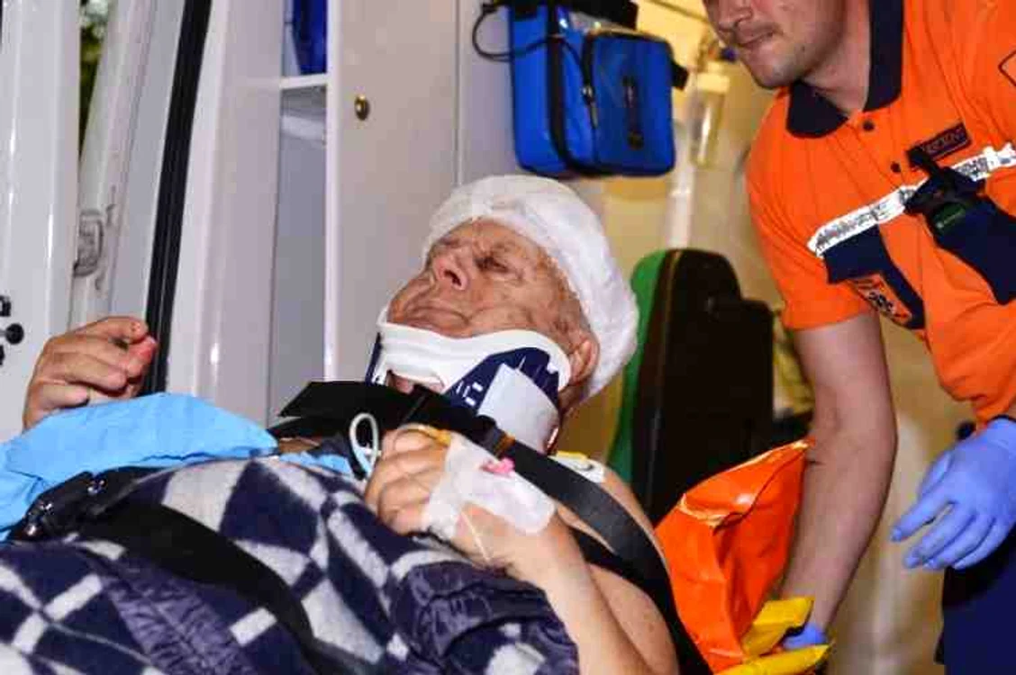 
    Jean Pădureanu a fost transportat la spitalul din BistriţaFoto: Gazeta Sporturilor  