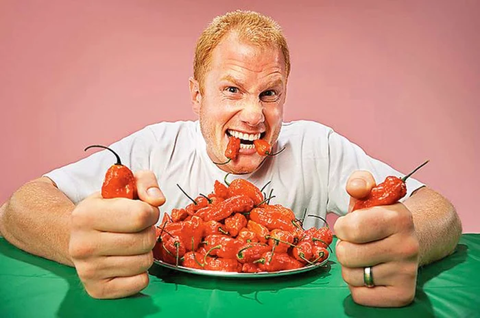 Jason McNabb  (46 de ani) a  mâncat 66 g  de ardei iuţi  în 2 minute