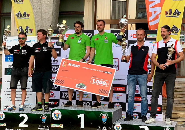 Simone Tempestini și Sergiu Itu au urcat pe prima treaptă a podiumuluiFoto: Facebook/FRAS