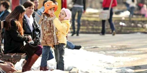 Copiii, cei mai mulţumiţi de vreme bună