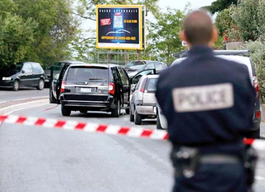 
    Maşina Hélènei Pastor  a fost ciuruită de  gloanţe în ziua de 6 maiFoto: reuters  