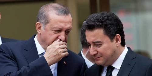 Ali Babacan (dreapta) impreuna cu Recep Tayyip Erdogan FOTO EPA-EFE