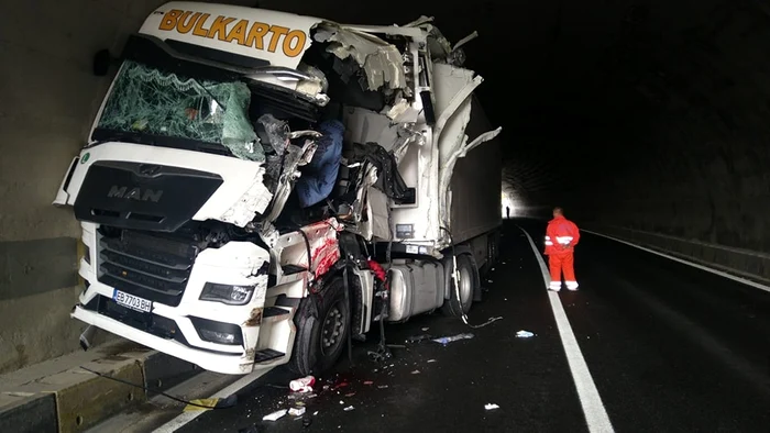 Accident teribil cu două TIR-uri în tunelul Bahna din Mehedinţi Foto: DRDP Craiova