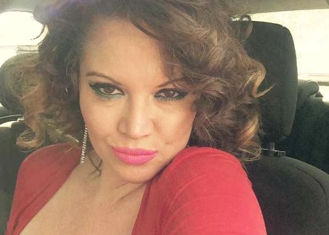 
    Oana Lis a renunţat la sutien şi şi-a etalat sânii în toată splendoarea lor FOTO: Arhiva personală  