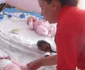 delia ayana fetita fara maini si picioare