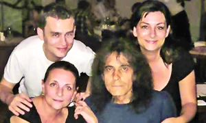 Minculescu şi soţia locuiesc  în Germania, copiii Mădălina  şi Bogdan, la Bucureşti jpeg