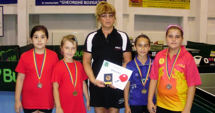 Sportivele şi antrenoarea de l a CSM Giurgiu, mândre de medaliile obţinute
