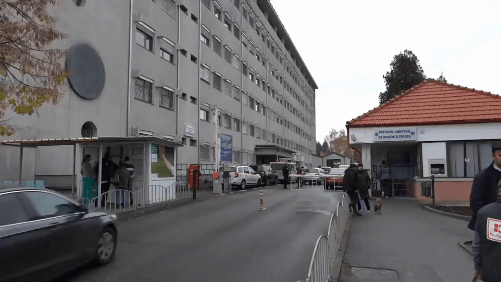 Premieră națională în sănătate: microscop robotizat pentru intervenții complexe pe coloană și creier VIDEO