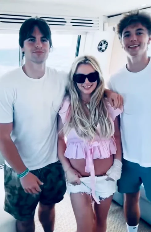 Britney Spears este mândră de cei doi fii ai ei, Preston și Sean (Foto: Instagram)