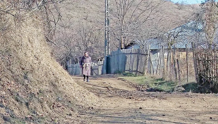 Uliţe de pământ în Valea Puţului