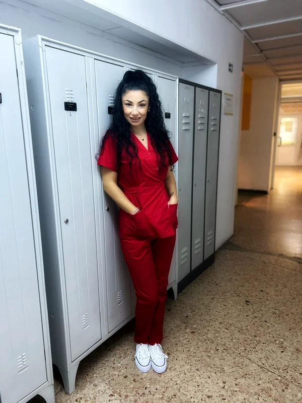 Monica Ene, în spital, la practică. Sursă: Click!