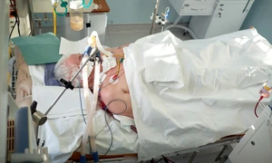 barbat coronavirus spital shutterstock 1692059791 jpeg