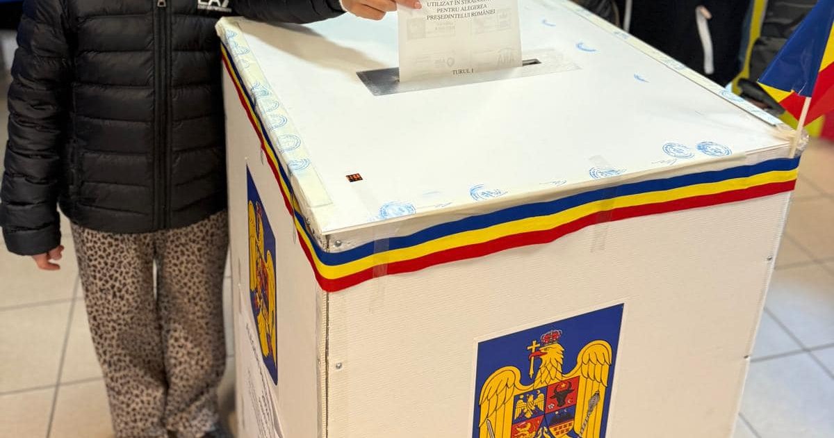 Propaganda electorală pe internet, în ziua votului, poate fi sancționatǎ. Câte sesizări au primit polițiștii