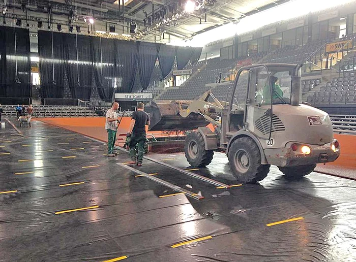 La prânz, jumătate  din teren era  acoperit cu zgură