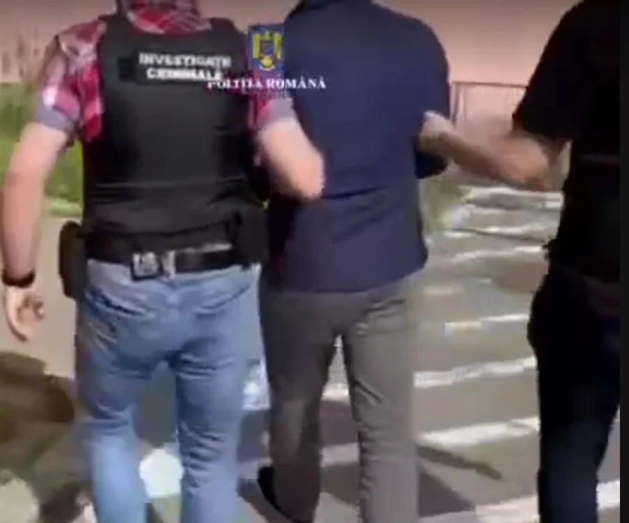 bărbat reținut de polițiști, FOTO: arhivă