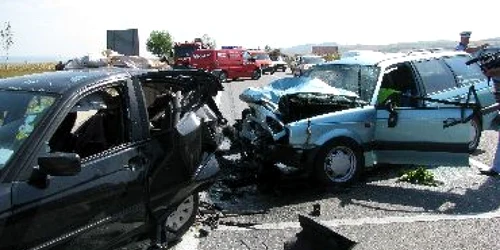 Bacău:  Expoziție cu mașini distruse în accidente rutiere