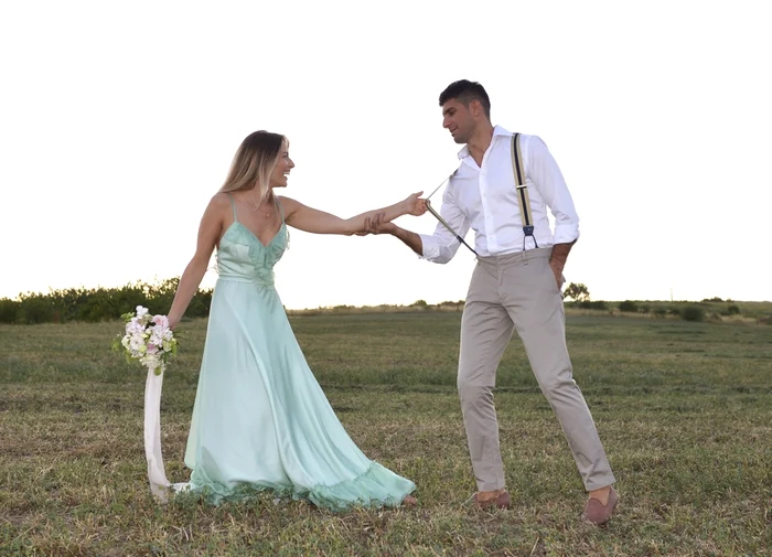 Laura şi Cosmin la şedinţa foto de după cununia civilă