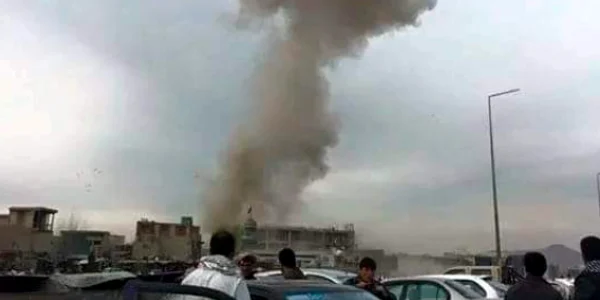 Explozie la intrarea pe aeroportul militar din Kabul FOTO Twitter